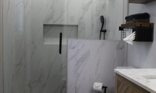 Kirkland full bathroom